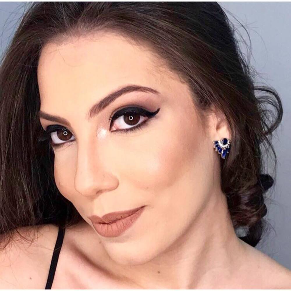 Meet your Posher, Yslla